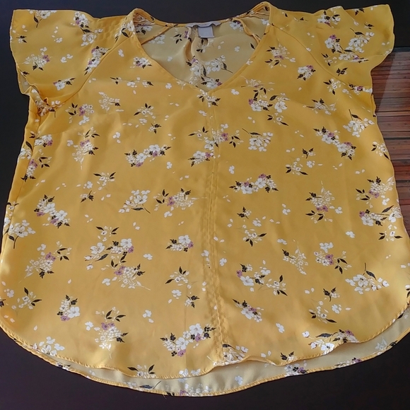 H&M Ladies Floral Design Light Shirt - Picture 6 of 9